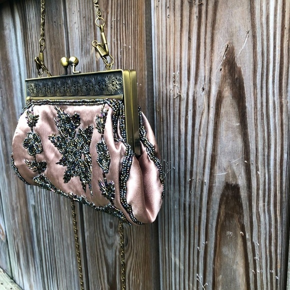 (SOLD) VINTAGE beaded beauty - Picture 4 of 16